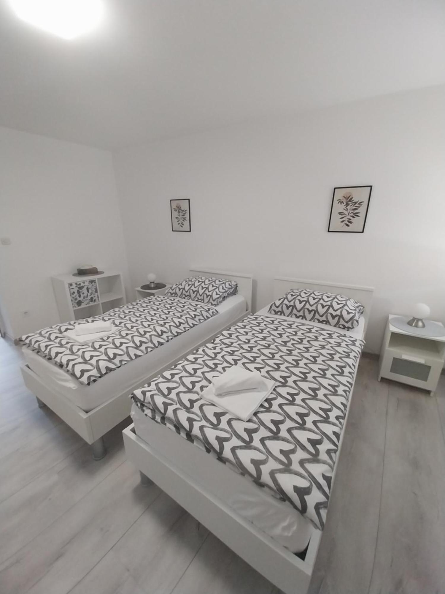 Apartman Bloom オシエク エクステリア 写真
